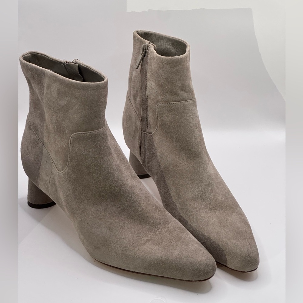 NWT Vince Women's Hela Suede Bootie, 9M US / 40 EU, Light Woodsmoke (MSRP $395)